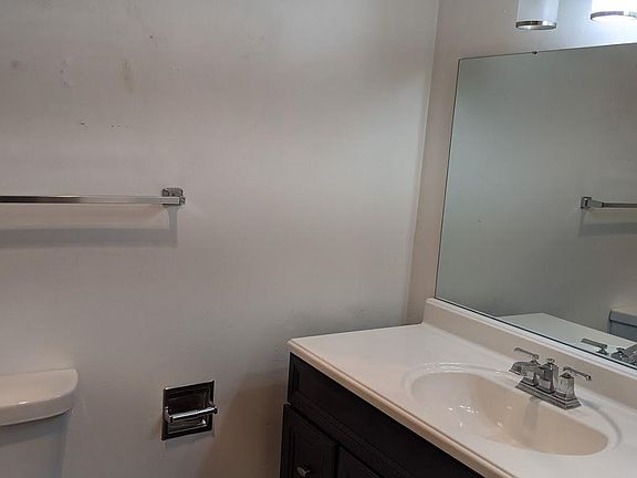 5th image of 737 Belmont Pl E APT 101
