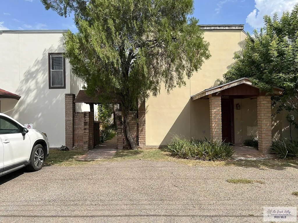 1 bed, 1.0 bath, 840 sqft, $1,300 — Photo 3