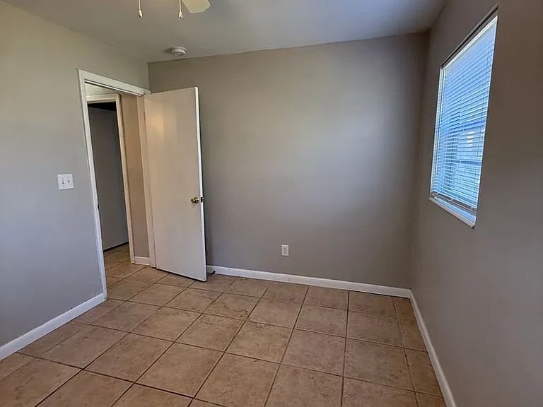 3801 SW 17th Pl — Photo 16
