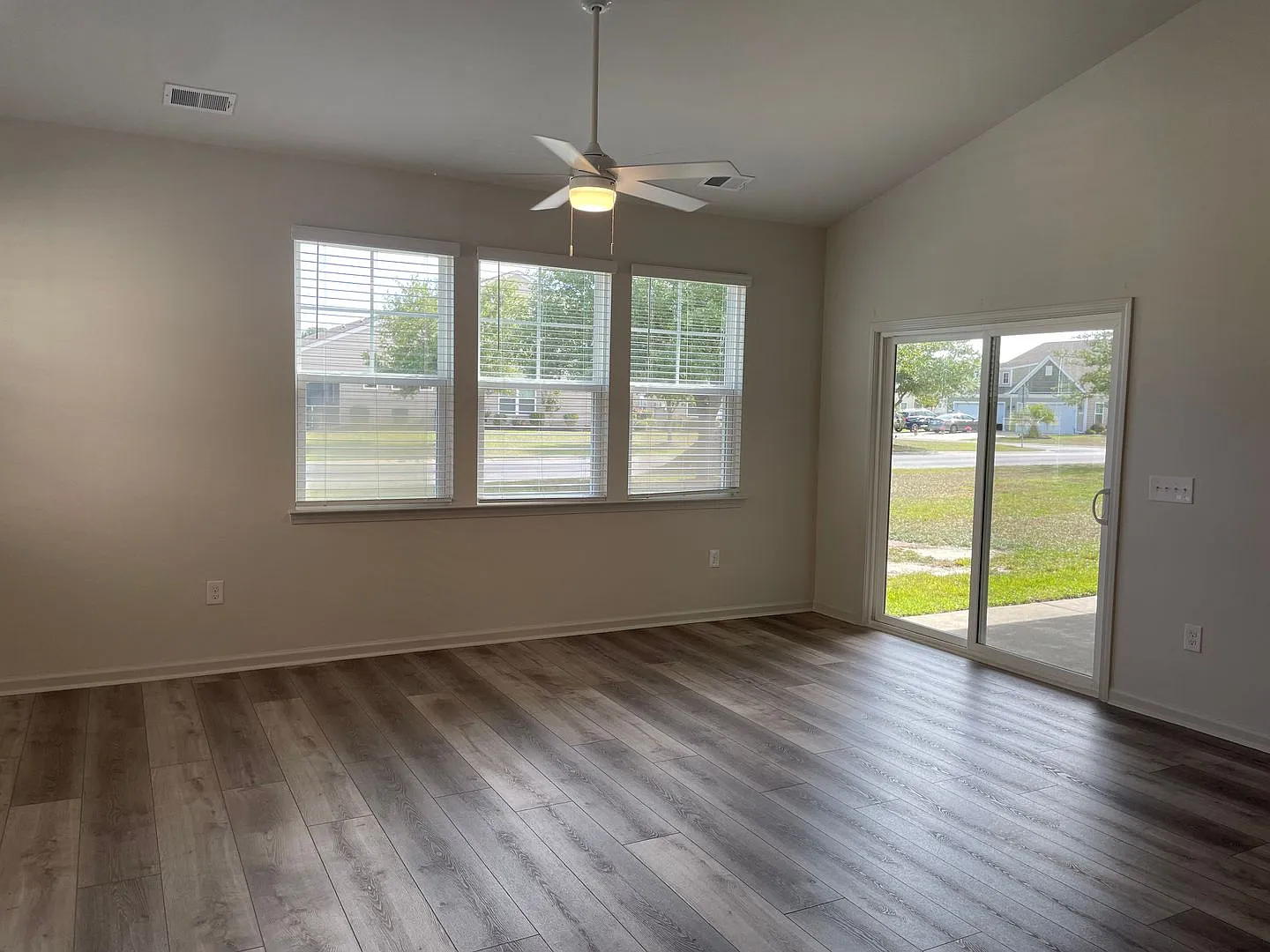 3 Bedroom, 2 Bath Townhouse in Calabash Lakes — Photo 3