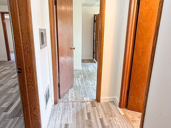 4th image of 1104 E Main St