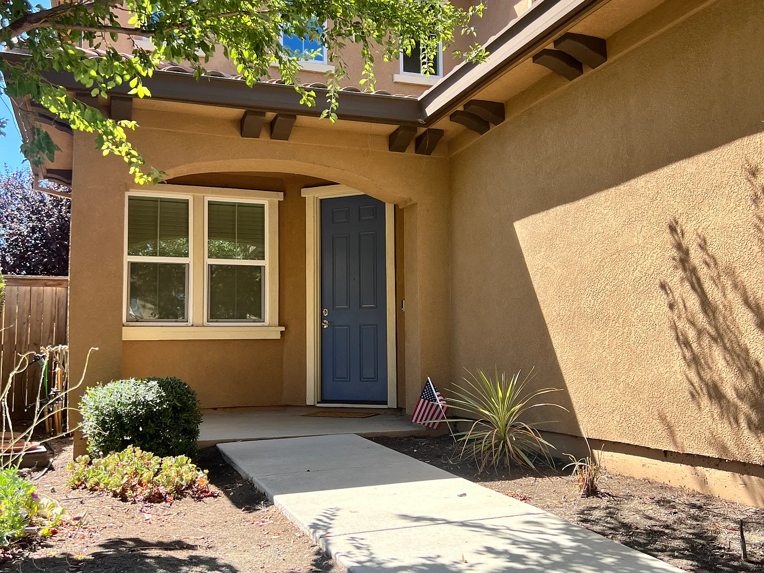 5 bed, 3026 sqft, $4,000 — Photo 2