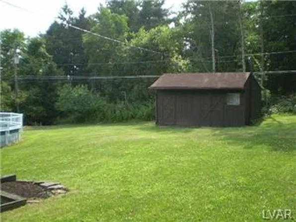725 Gottwald Dr, Bethlehem, PA 18015