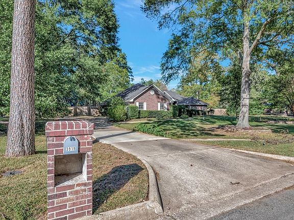 4th image of 3919 Oak Creek Dr