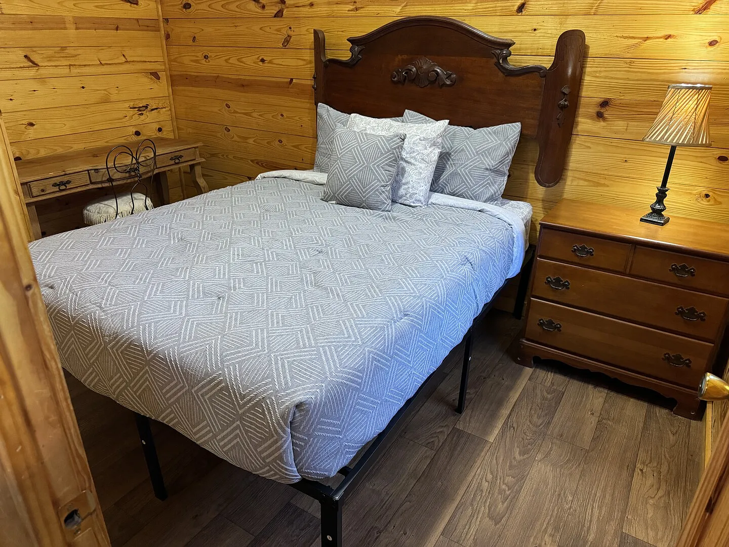 Cozy Cabin near Dove Ridge Vineyard with Wi-Fi and AC — Photo 3
