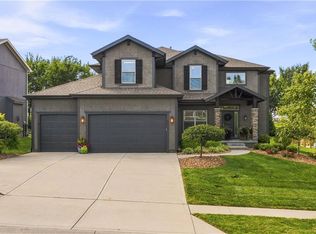 8810 W 165th Ter, Overland Park, KS 66085