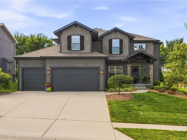 8810 W 165th Ter, Overland Park, KS 66085