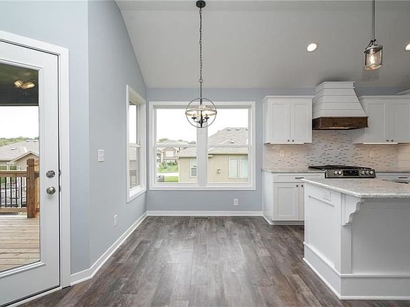 5th image of 16909 Meadow Creek Ct