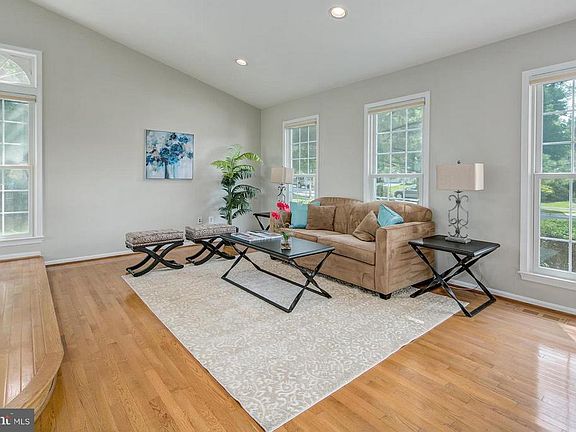 5th image of 26 Lily Pond Ct