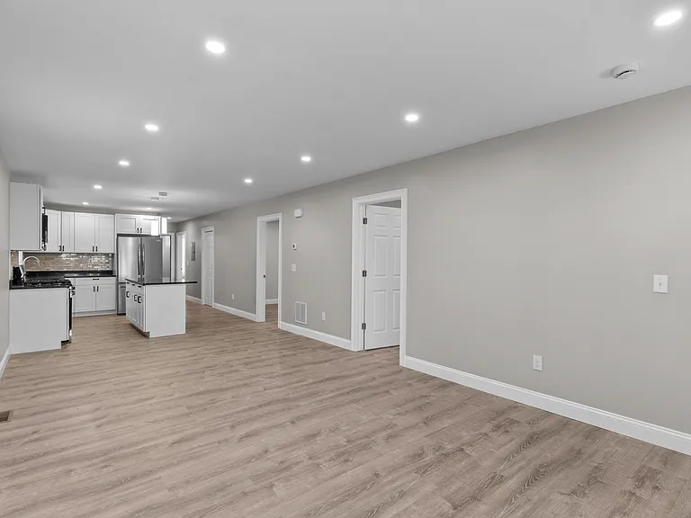14 Herschel St #1 — Photo 8