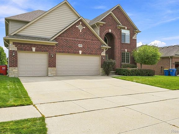 3rd image of 55586 Snead Dr