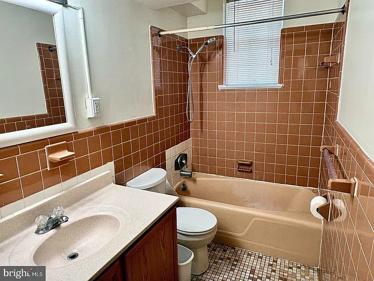 1316 Rowe St #A — Photo 3