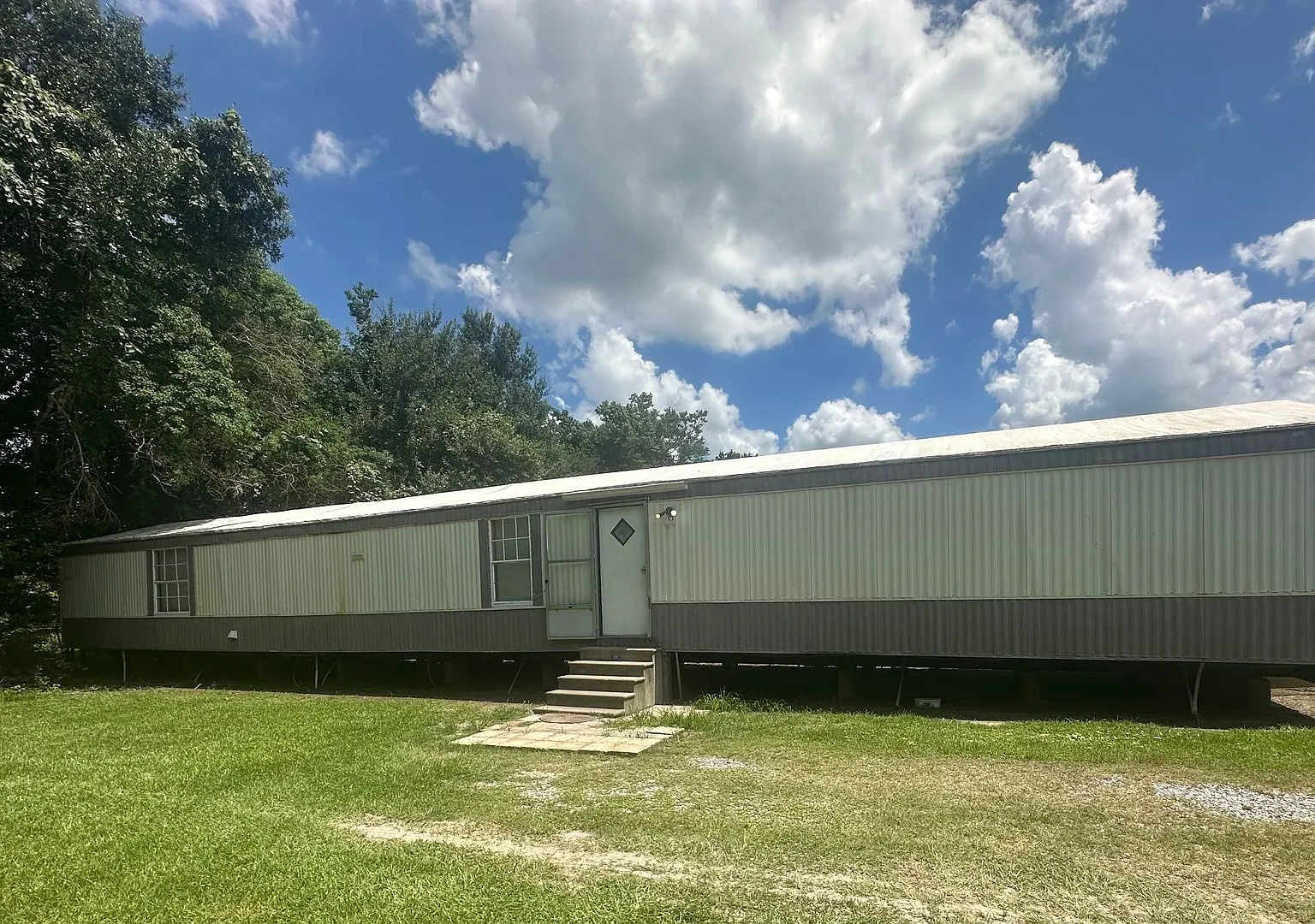 3-bedroom, 2-bathroom Mobile Home Now Available! — Photo 1
