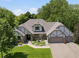 1316 Summit Oaks Dr, Burnsville, MN 55337