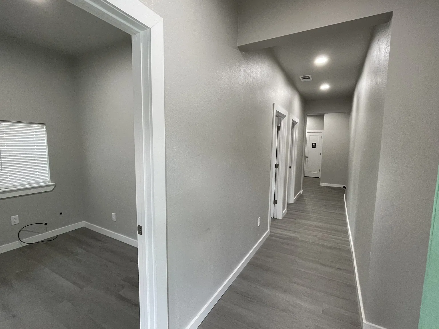 409 East Corsicana Street #B - 1-3 — Photo 2