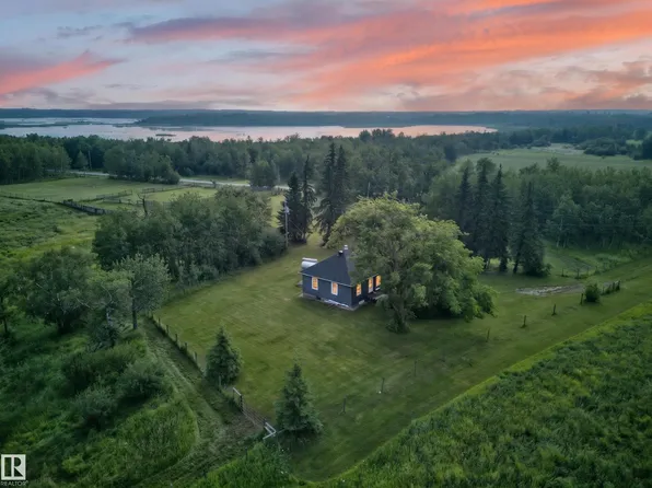 52020 Range Road 205, Strathcona County, AB T8G 1G3