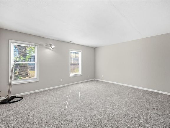 4th image of 663 Baker Rd