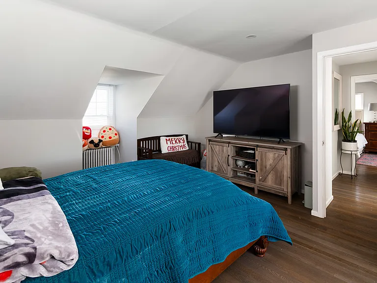 191 Hobart Ave — Photo 19