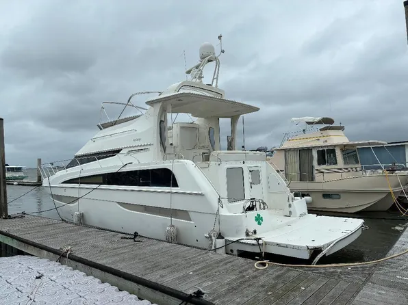 67 10th St W #E-3, Folly Beach, SC 29439