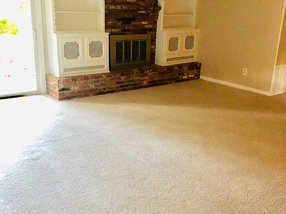 5th image of 2404 Royal Ln