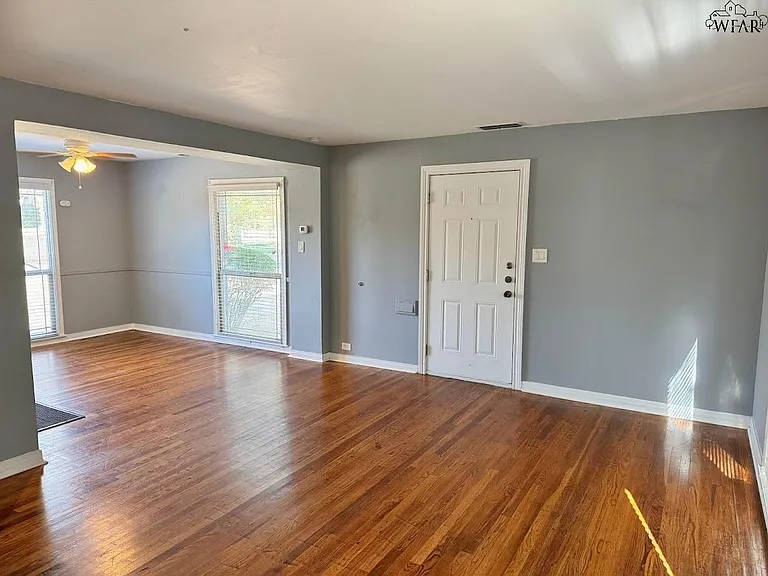 1801 Rose St — Photo 3