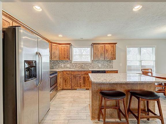 5th image of 253 W Florence Ave