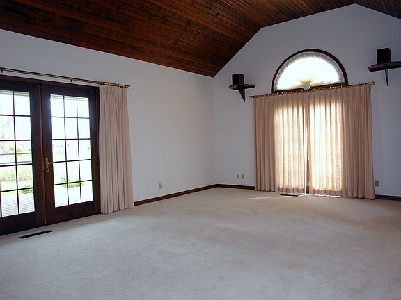 5th image of 28 Kingsboro Ln
