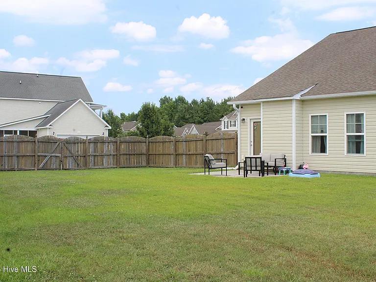 221 Seville St — Photo 34