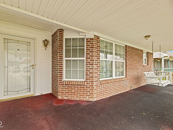 3rd image of 1341 Magnolia Dr