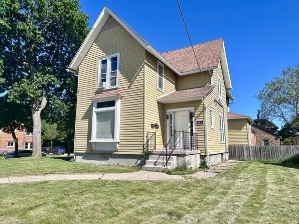 252 Jefferson Ave, Elgin, IL 60120