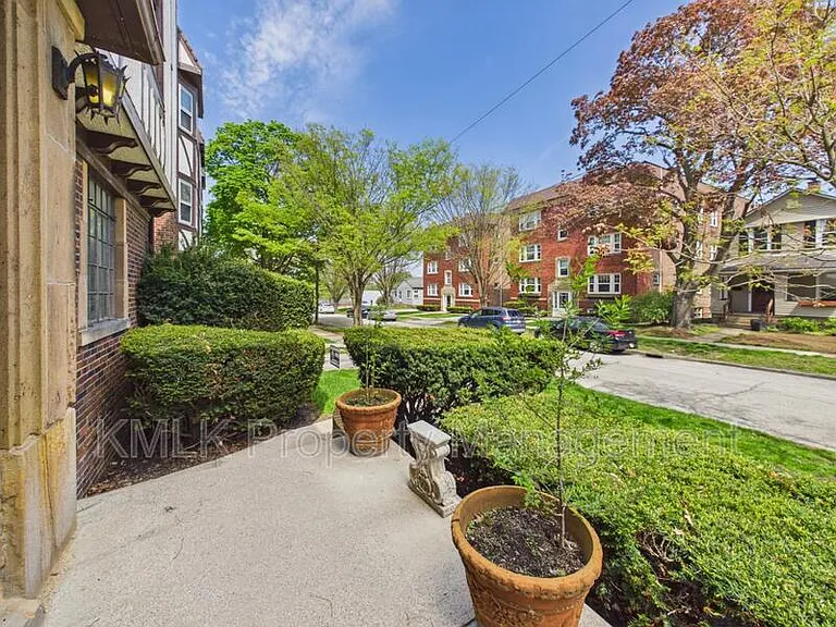 1352 Kenilworth Ave — Photo 4