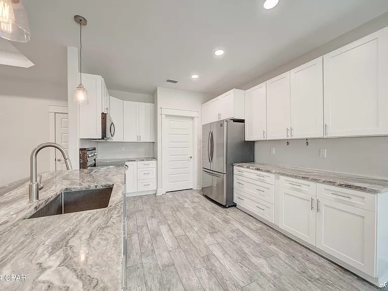 4217 Catherine St — Photo 14