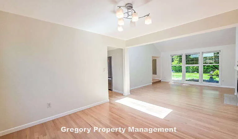 11204 NE 58th Pl — Photo 9