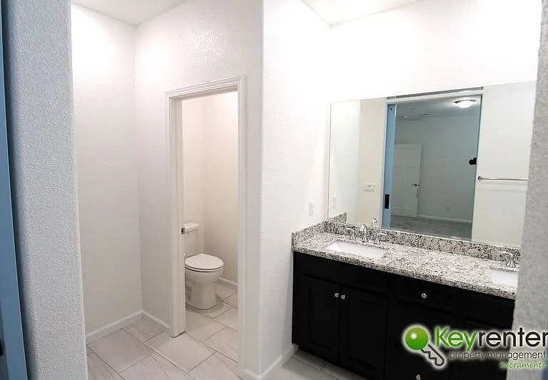 1061 Chapelhill Ln — Photo 21