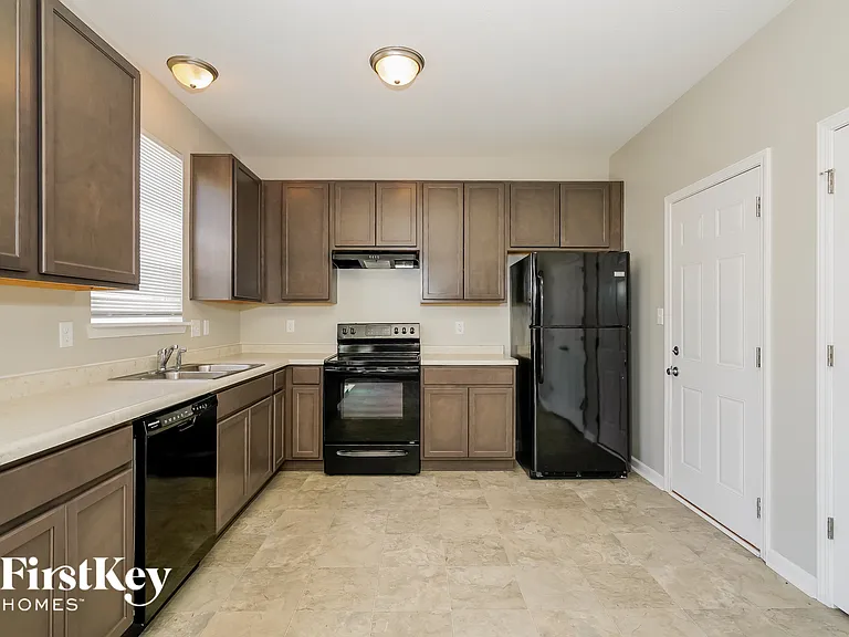 7847 Danube St — Photo 5