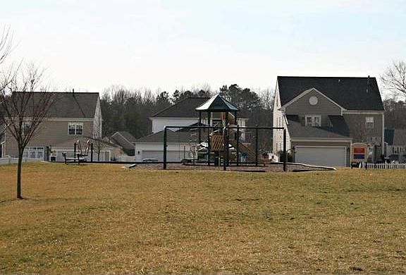 The common area and playground is like having your own back yard. 