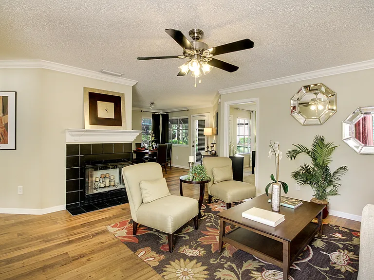 Elements of Belle Rive Apartments — Photo 9