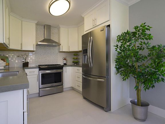 5th image of 724 W Orange Ave