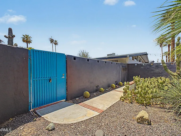 2727 E Montecito Ave — Photo 17