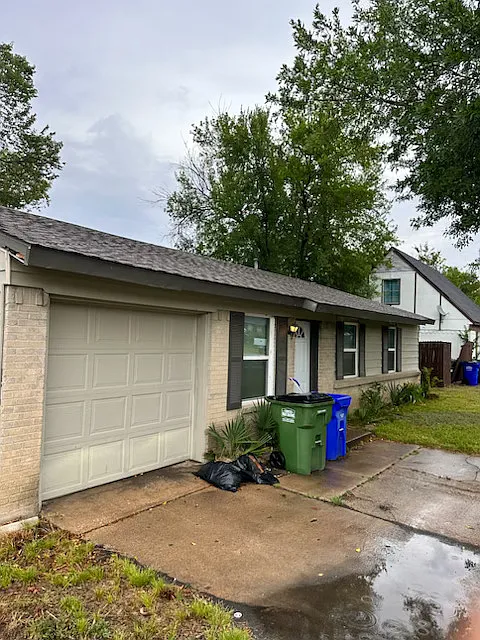 3 bed, 834 sqft, $1,650 — Photo 2