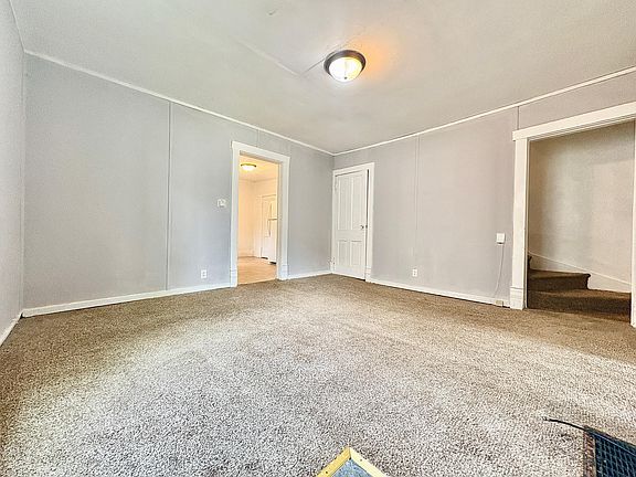 4th image of 206 E 6th St #206