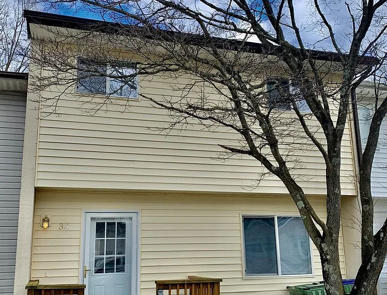 33 Wayside Ct — Photo 1