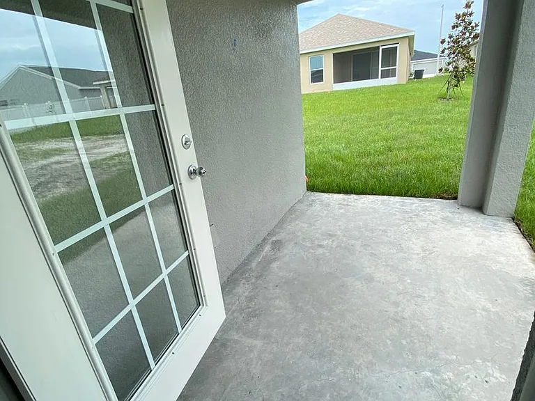 595 Lorient Dr — Photo 11