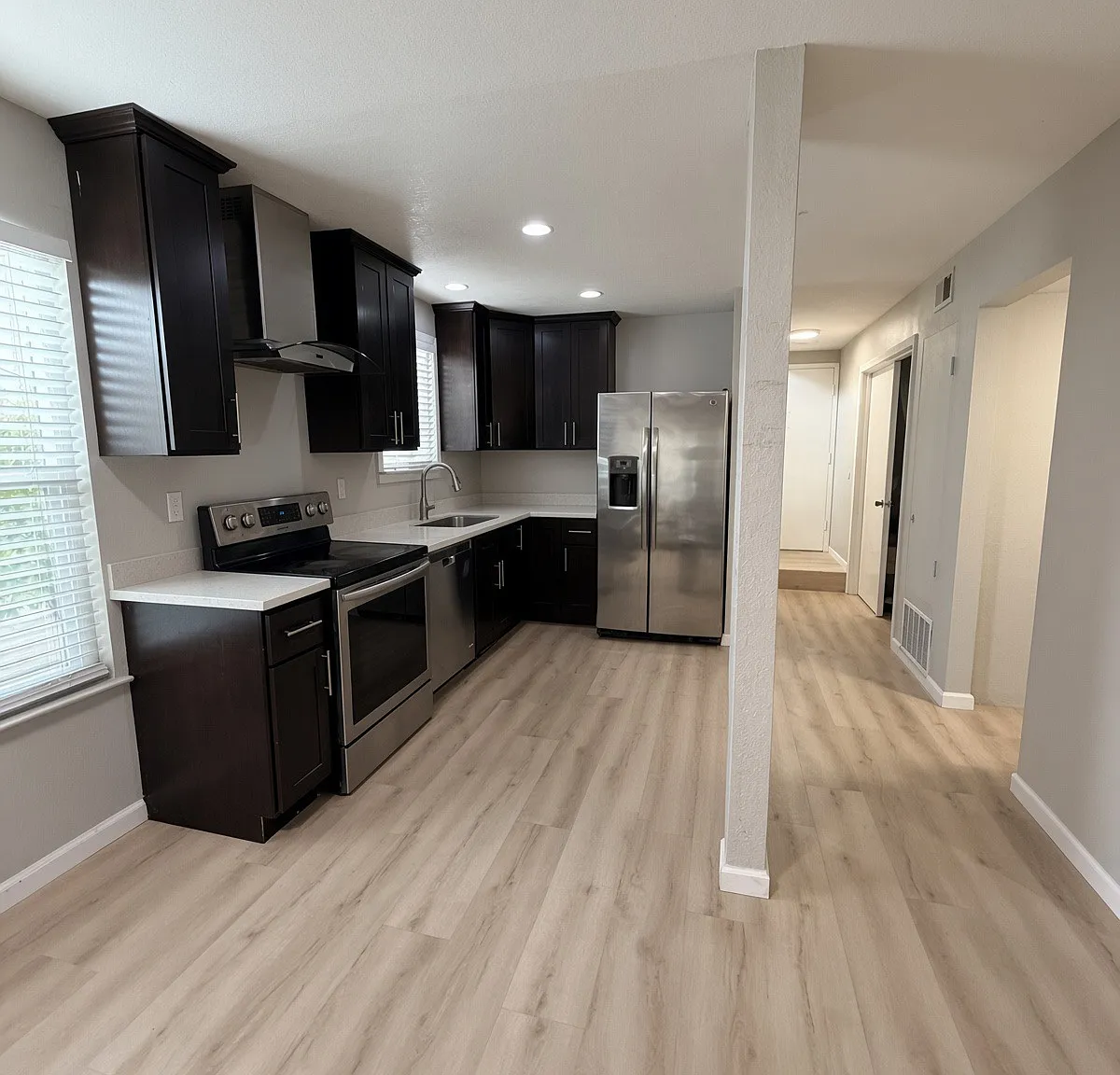 4 bed, 1320 sqft, $4,150 — Photo 4