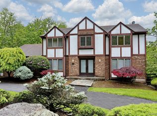 3 Larissa Court, Airmont, NY 10952