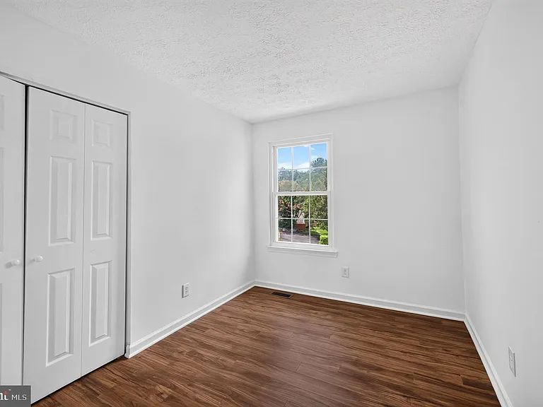 13296 Hollinger Ave — Photo 2