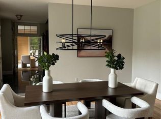 11 Lauren Ct, Cranston, RI 02921