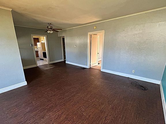 4th image of 207 W Walnut St