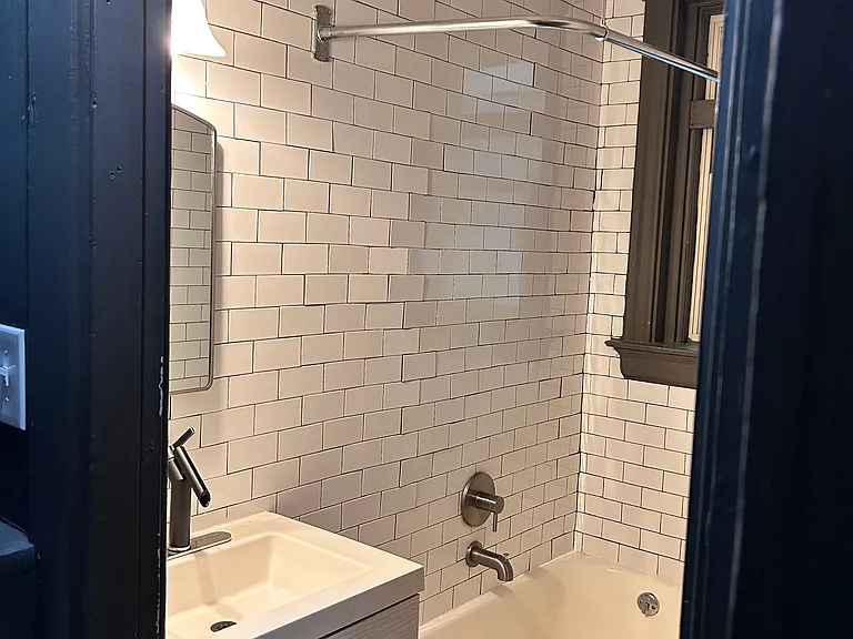 12 W Court St #7 — Photo 23