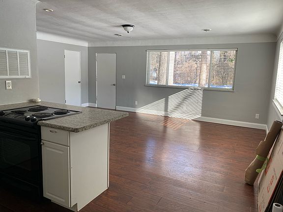 4th image of 216 W School St #218